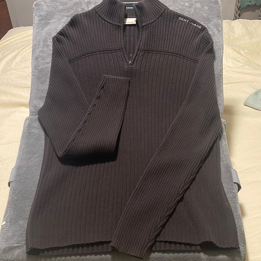 DKNY pull over sweater